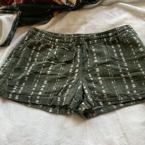 Old Navy Olive Patterned Women's Athletic Shorts